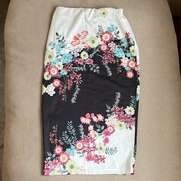Dresses & Skirts - MIDI FLORAL PENCIL SKIRT